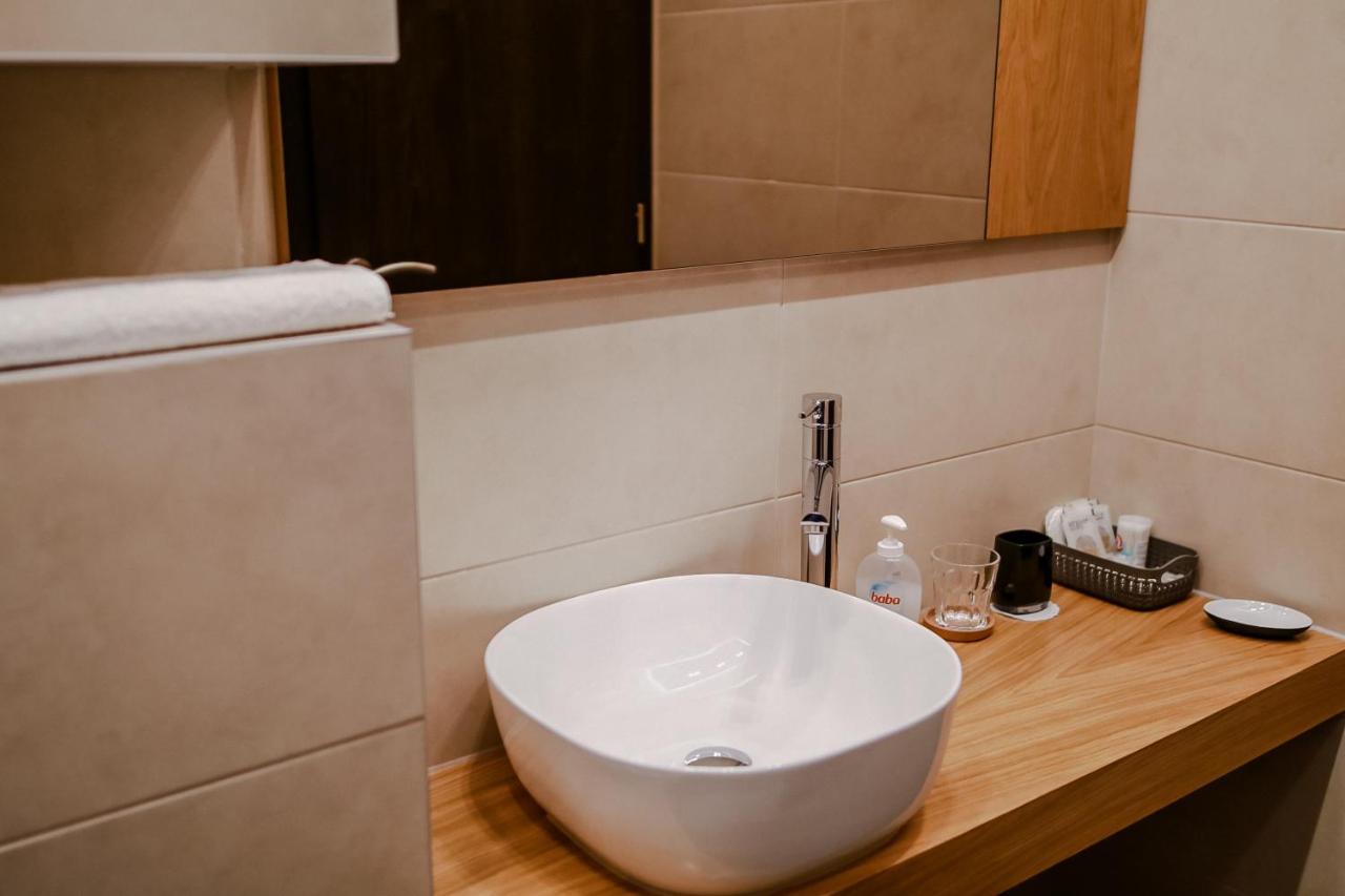 Sohaz Panzio Es Apartmanhaz Сольнок Экстерьер фото