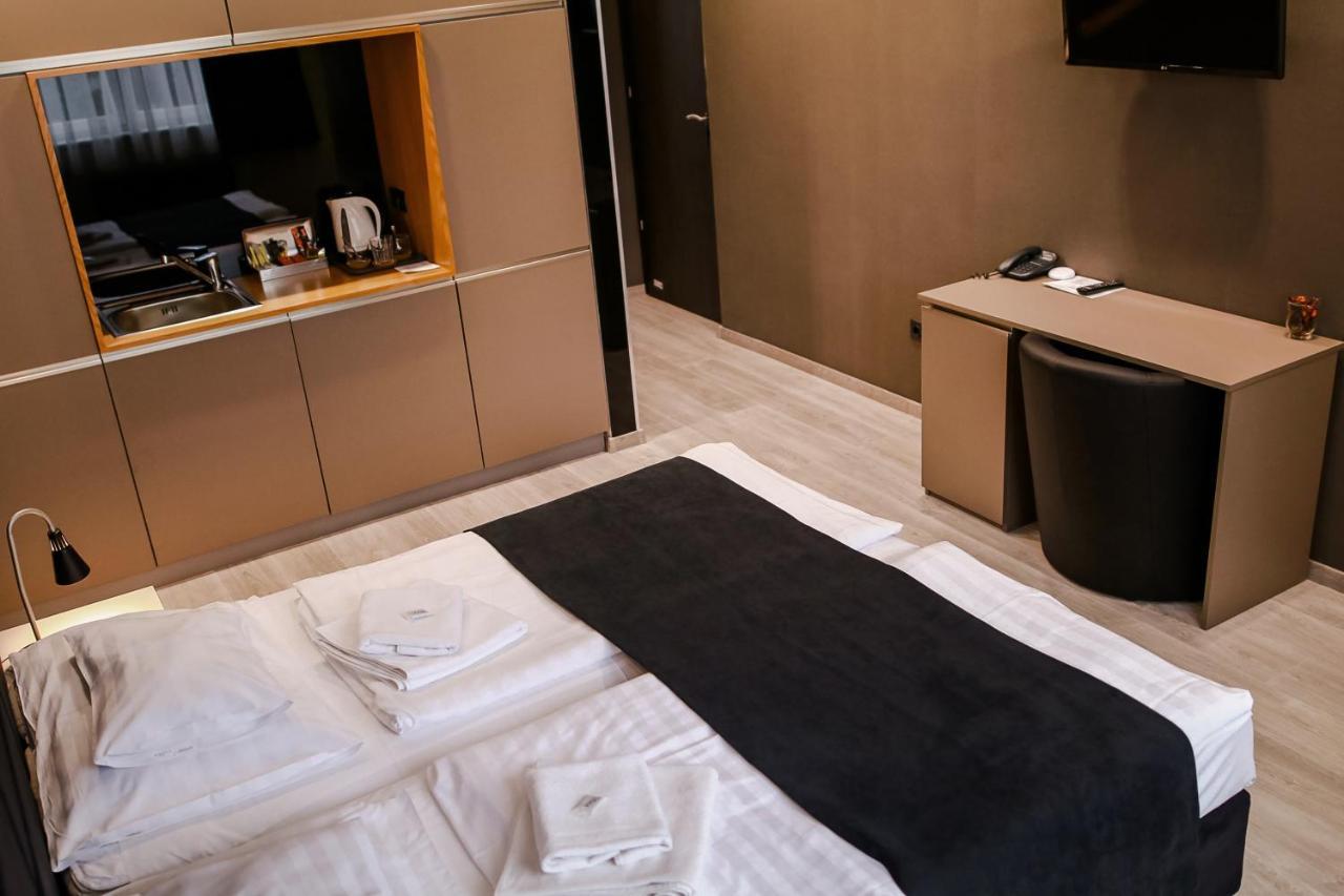 Sohaz Panzio Es Apartmanhaz Сольнок Экстерьер фото