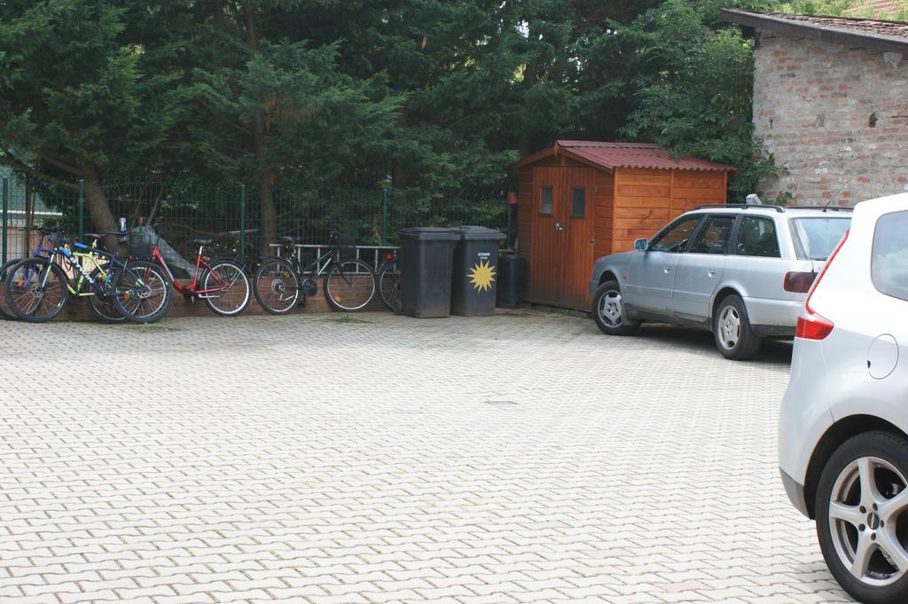 Sohaz Panzio Es Apartmanhaz Сольнок Экстерьер фото