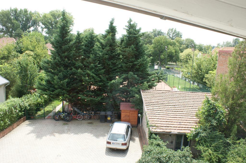 Sohaz Panzio Es Apartmanhaz Сольнок Экстерьер фото